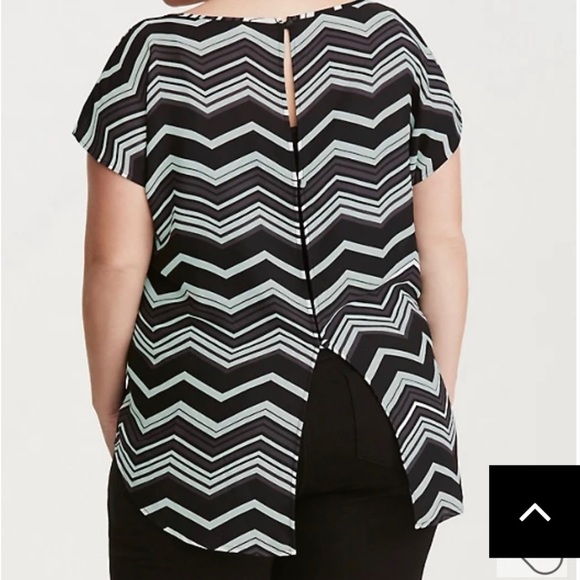 Torrid Size 0 Black, Mint & Grey Chevron Button Back Top - Picture 5 of 9